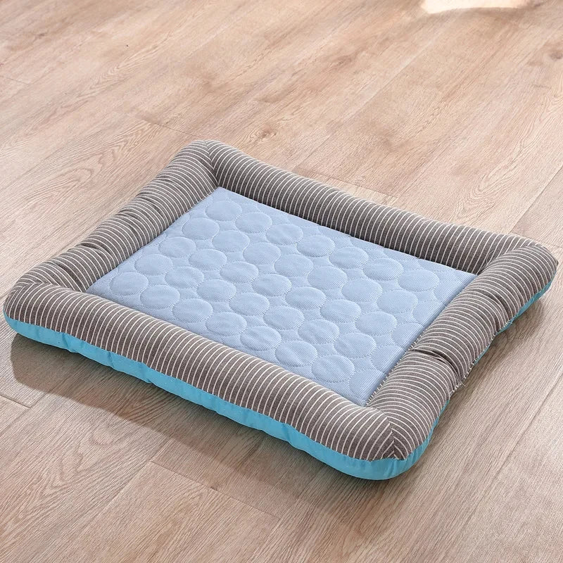 tapis-rafraichissant-chat-bleue